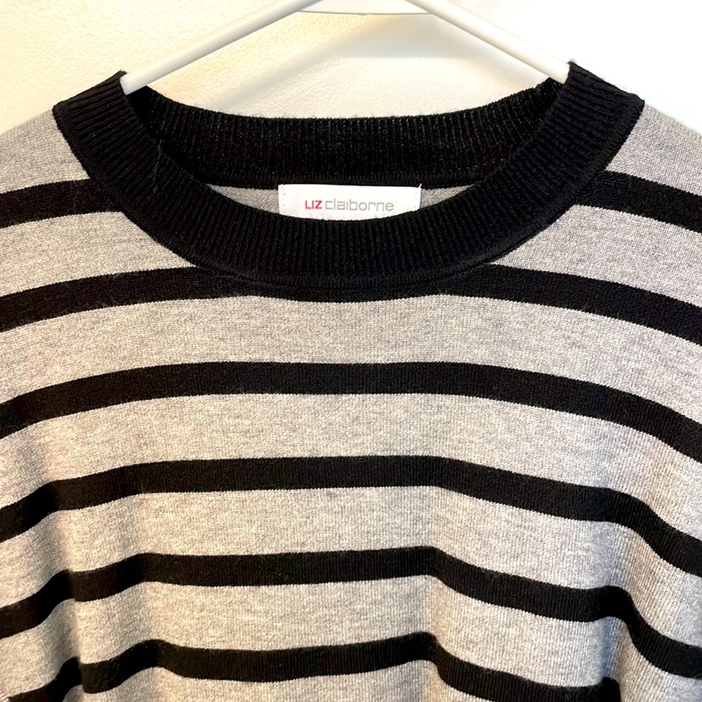 Liz Claiborne NWT Gray & Black sweater